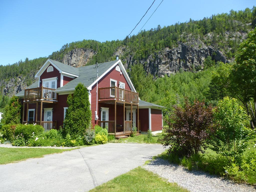 B&B Les Deux Pignons Petit-Saguenay Exterior foto
